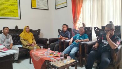 Penasehat Komite SMP 46 Senopati Akbar bersama pengurus Komite dan Waka Humas